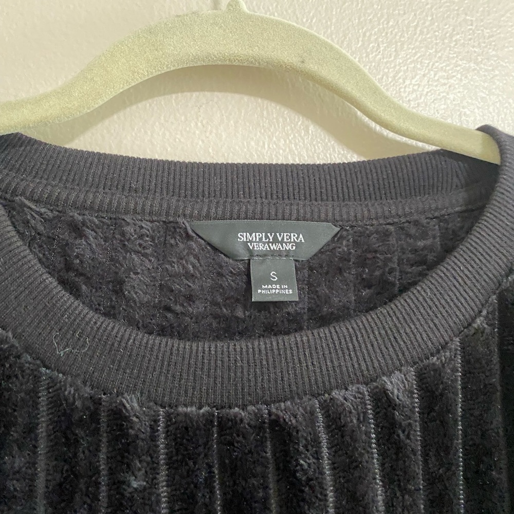 Simply Vera by Vera Wang Black Soft Plush Sweater Size Small - Picture 3 of 6